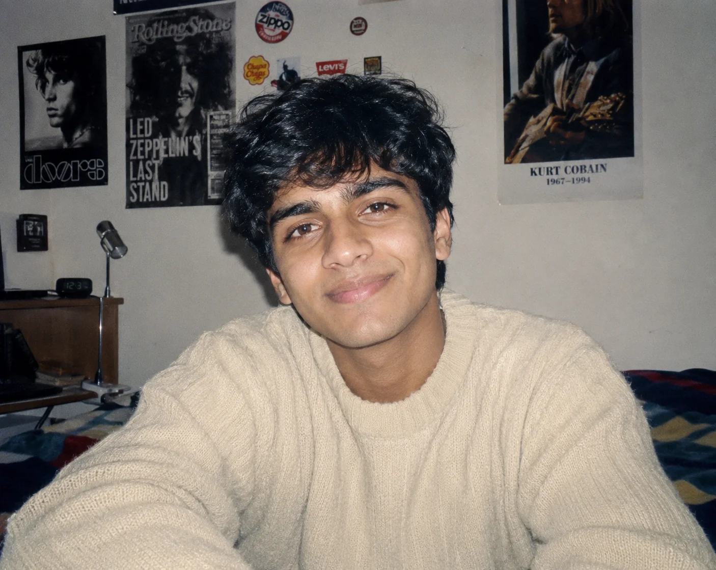 Prompt Seen Gemini Boy Cream Sweater 90s Portrait AI Prompt example